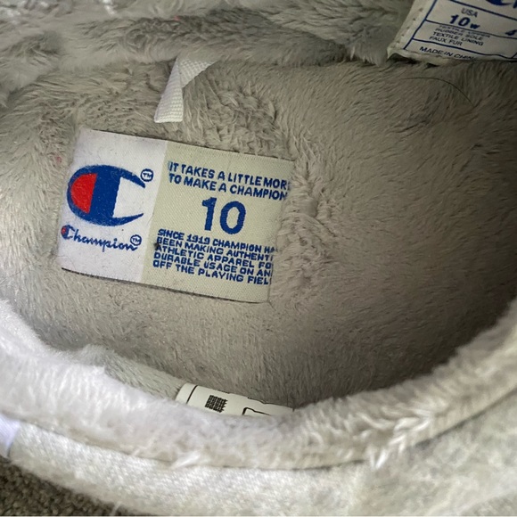 Champion Fleece Slippers - Size 10 - EUC - Picture 6 of 6